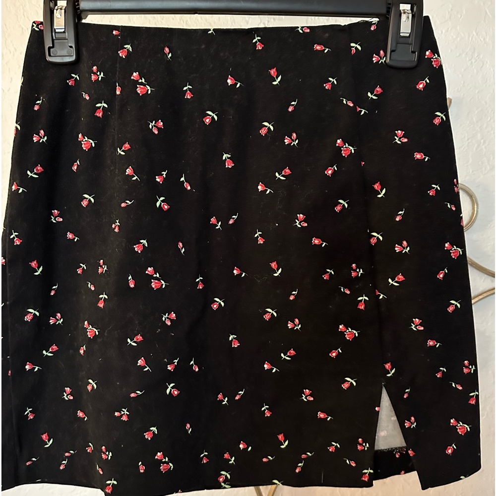 Black skirt with red roses